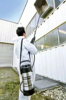 Sanerare med sprayer